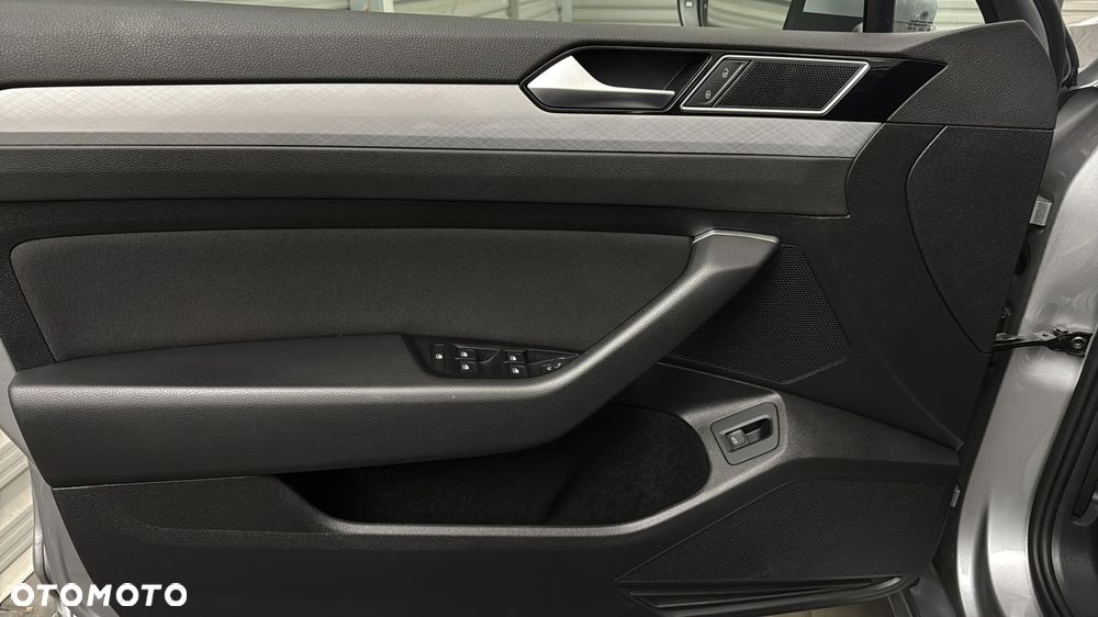 Volkswagen Passat Variant 1.5 TSI EVO Business DSG - 11