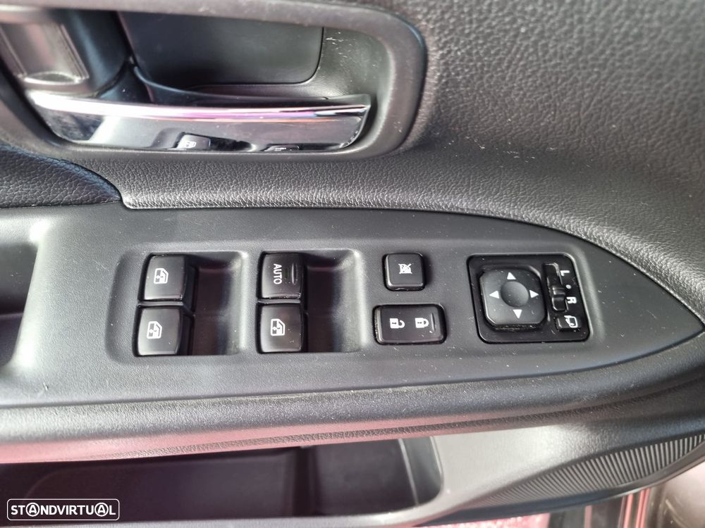 Mitsubishi Outlander 2.2 DI-D Intense - 32