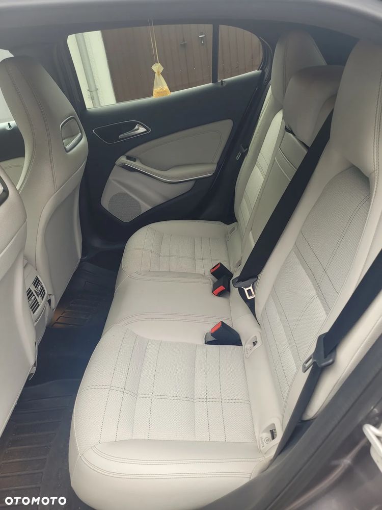 Mercedes-Benz GLA 250 4-Matic - 15