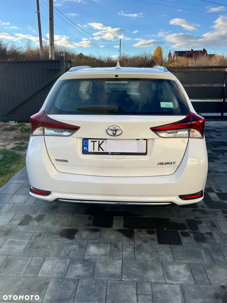 Toyota Auris 1.6 D-4D Prestige - 2