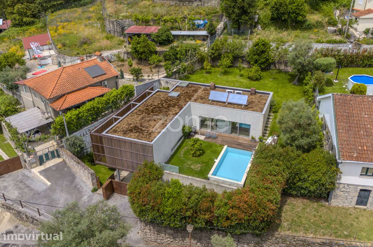 Moradia T3 moderna com piscina e jardins em Valdreu, Vila Verde - Grande imagem: 3/42