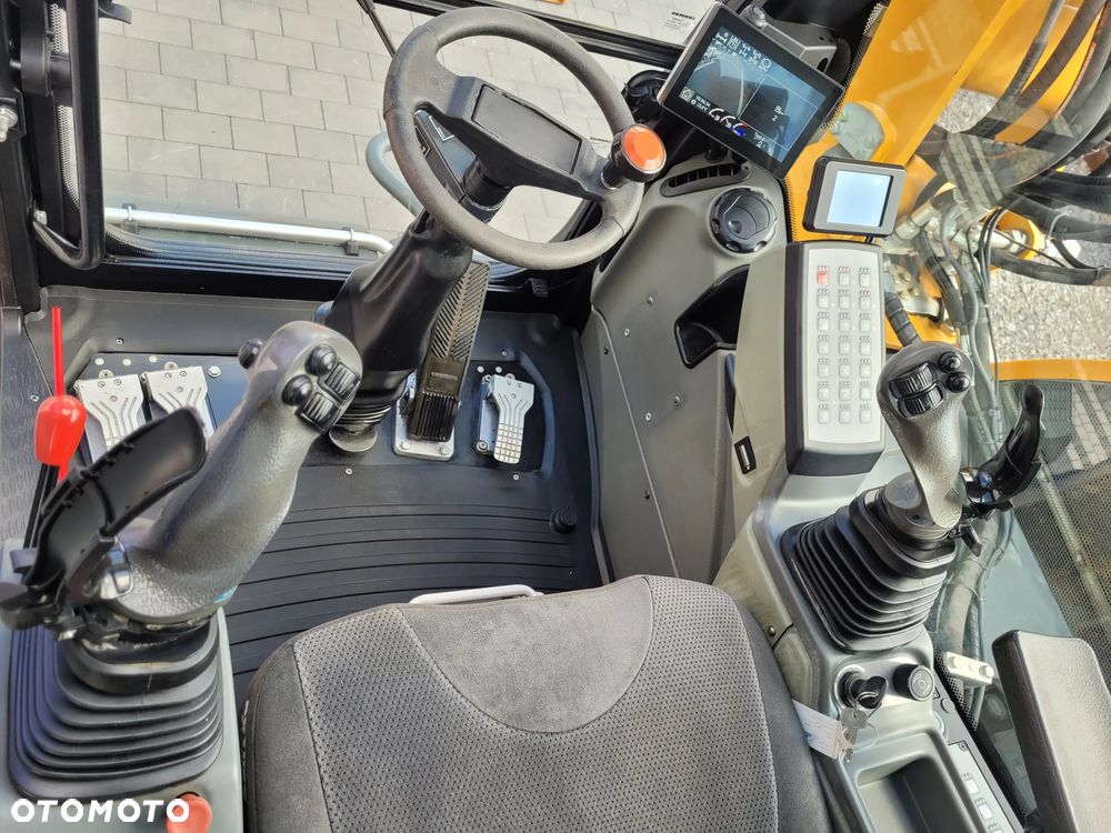 Liebherr A912 compact / ROTOTILT ze szczypcami / model 2018 / SUPER STAN / - 21