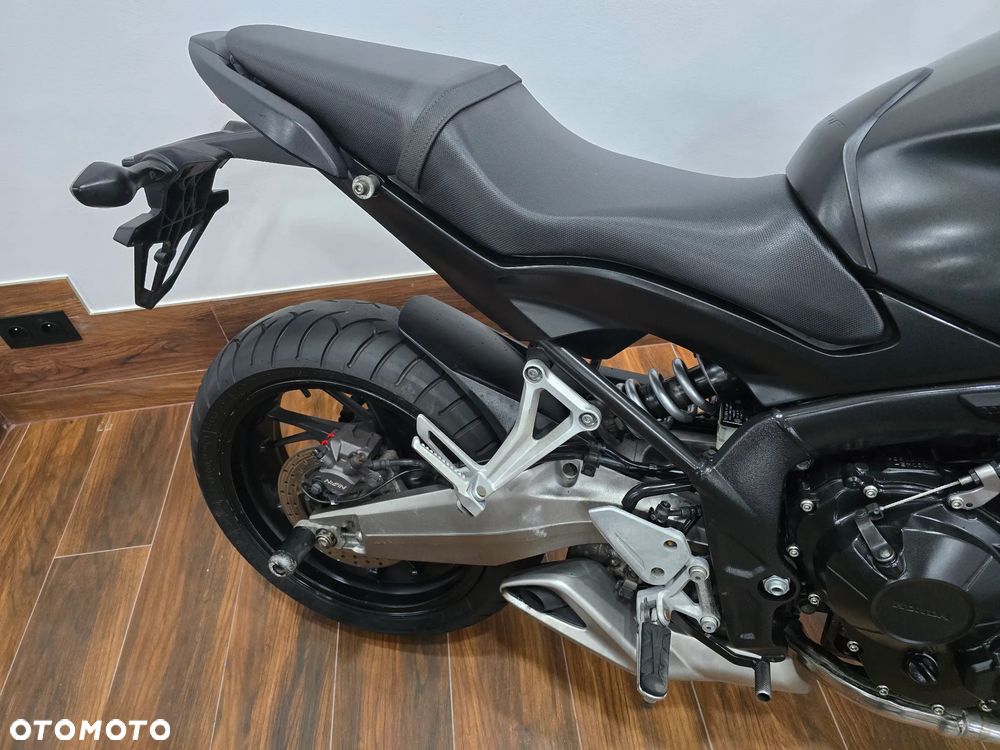 Honda CB - 12