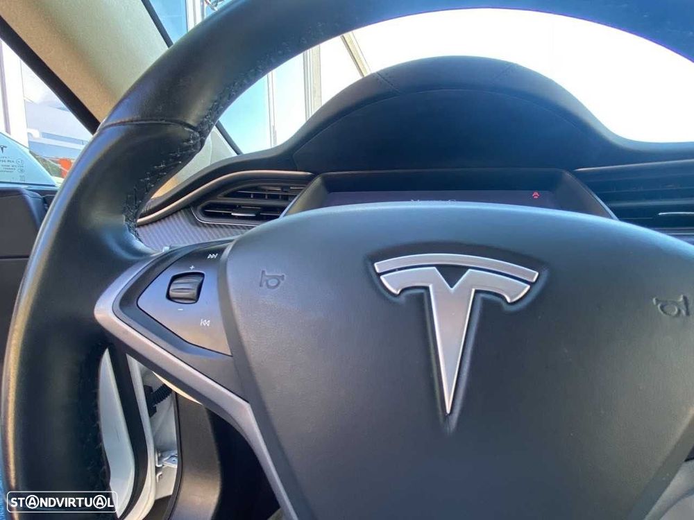 Tesla Model S - 11