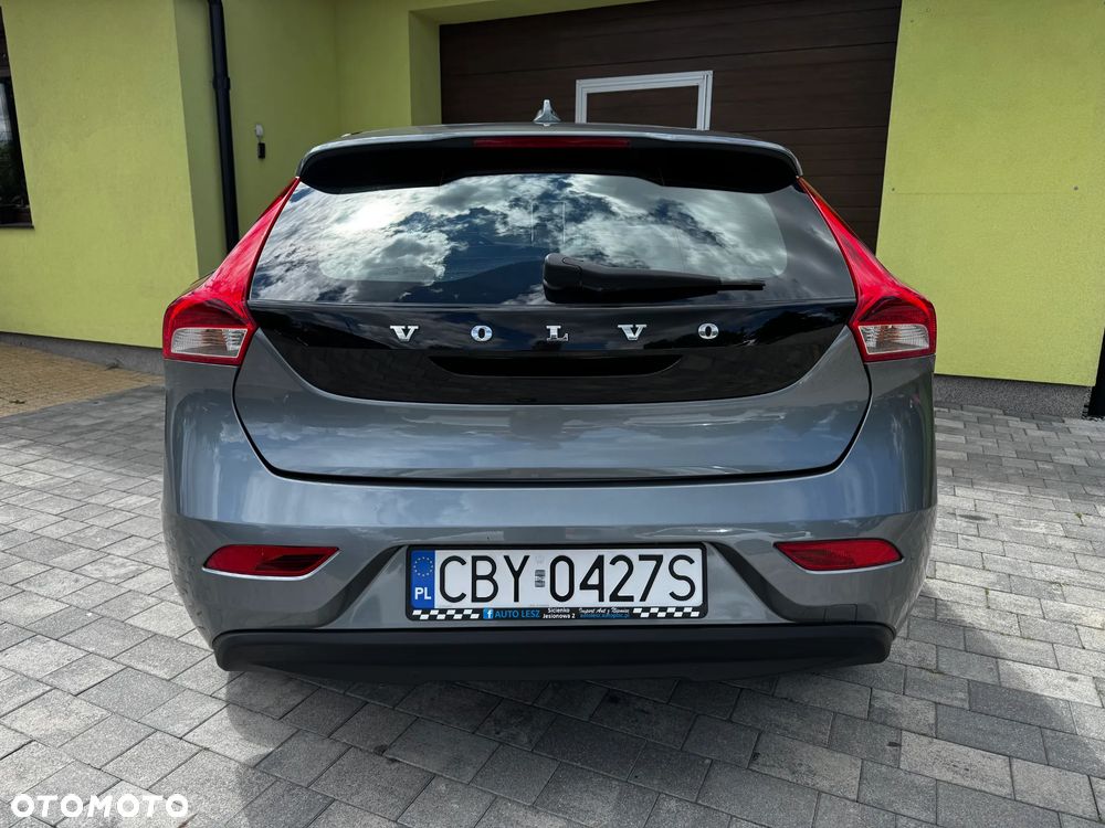 Volvo V40 D2 Momentum - 22