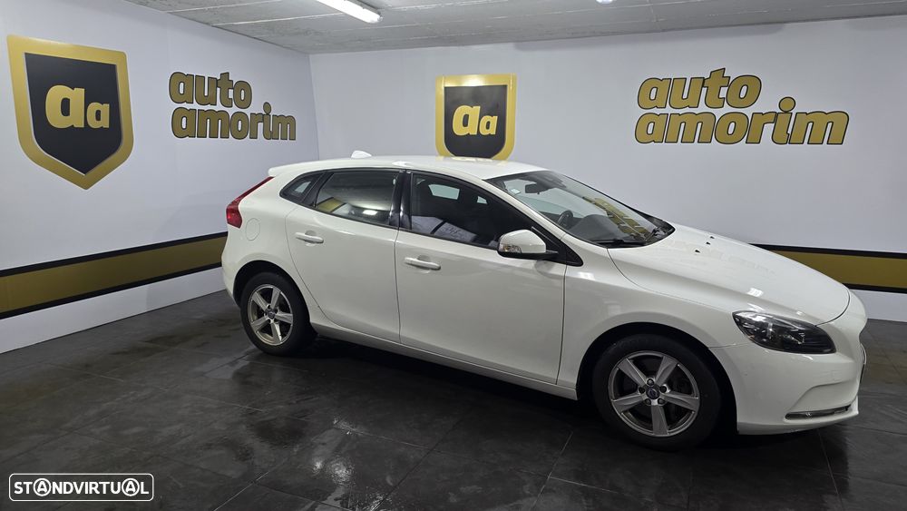 Volvo V40 2.0 D2 Momentum Geartronic - 4