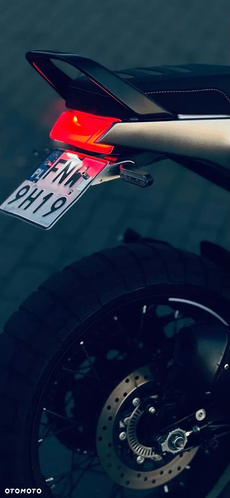 Husqvarna Svartpilen - 20