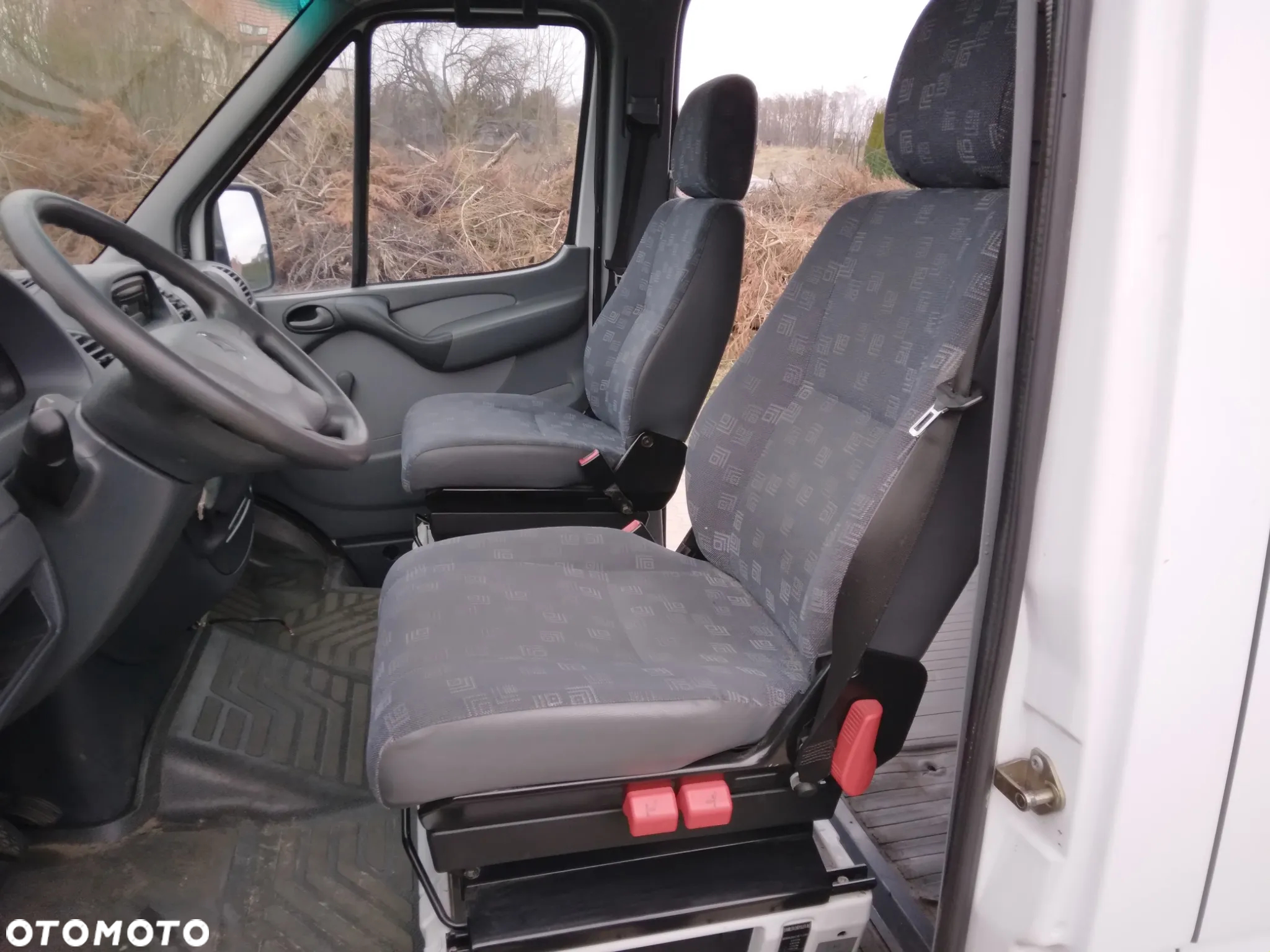 Mercedes-Benz Sprinter - 13