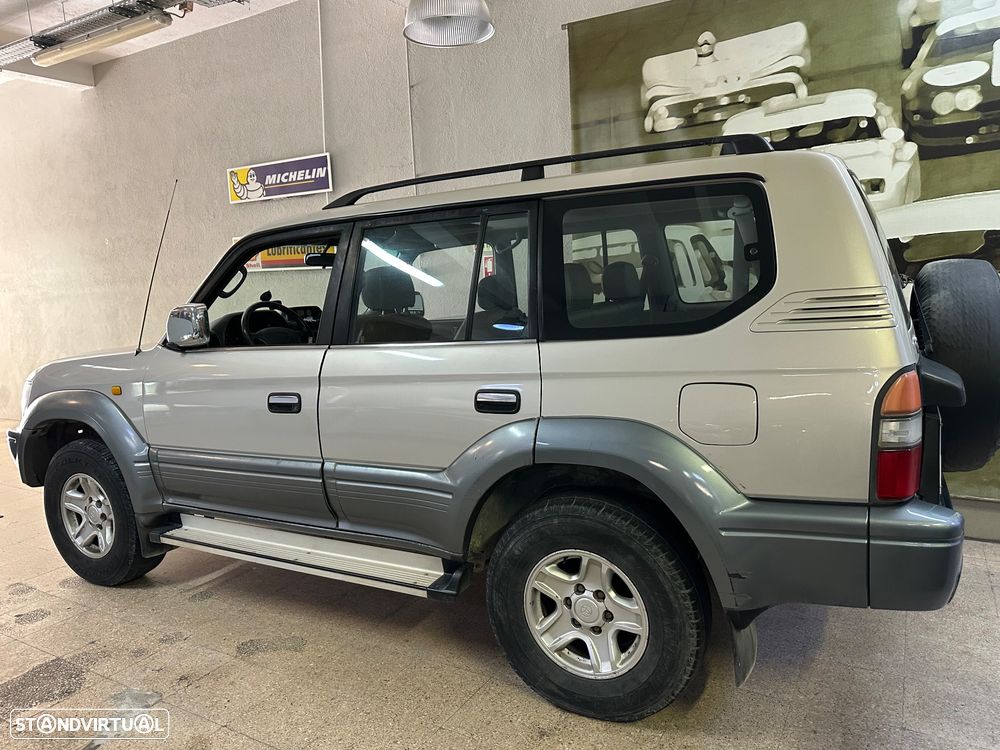 Toyota Land Cruiser - 2