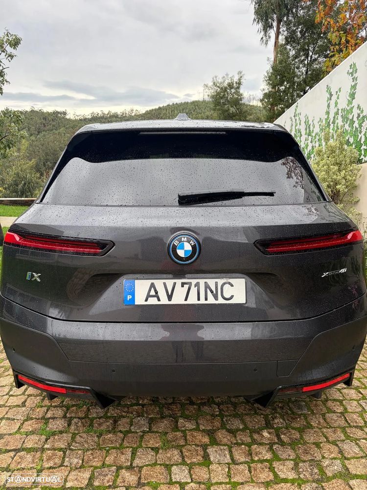 BMW iX xDrive 40 - 11