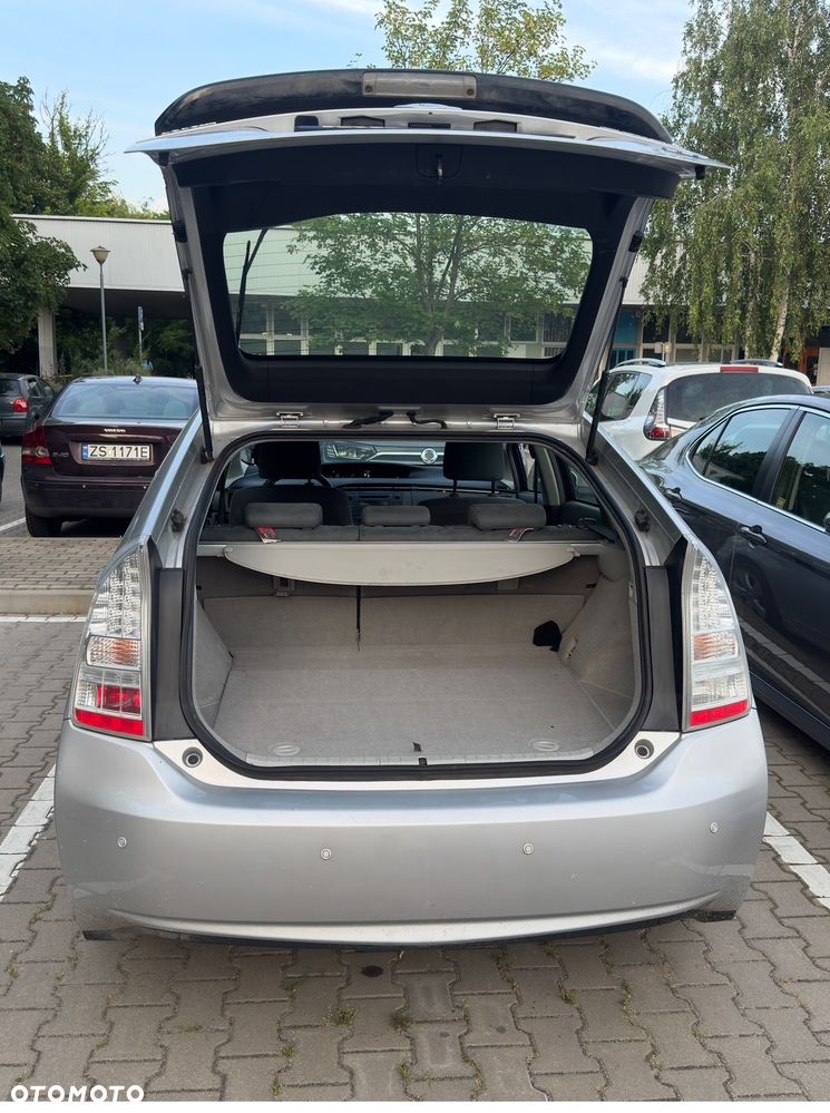 Toyota Prius (Hybrid) - 7