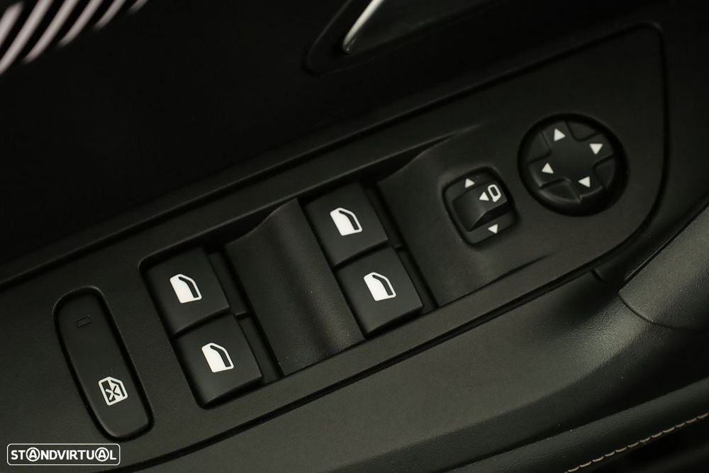 Peugeot 2008 1.2 PureTech Allure EAT8 - 22