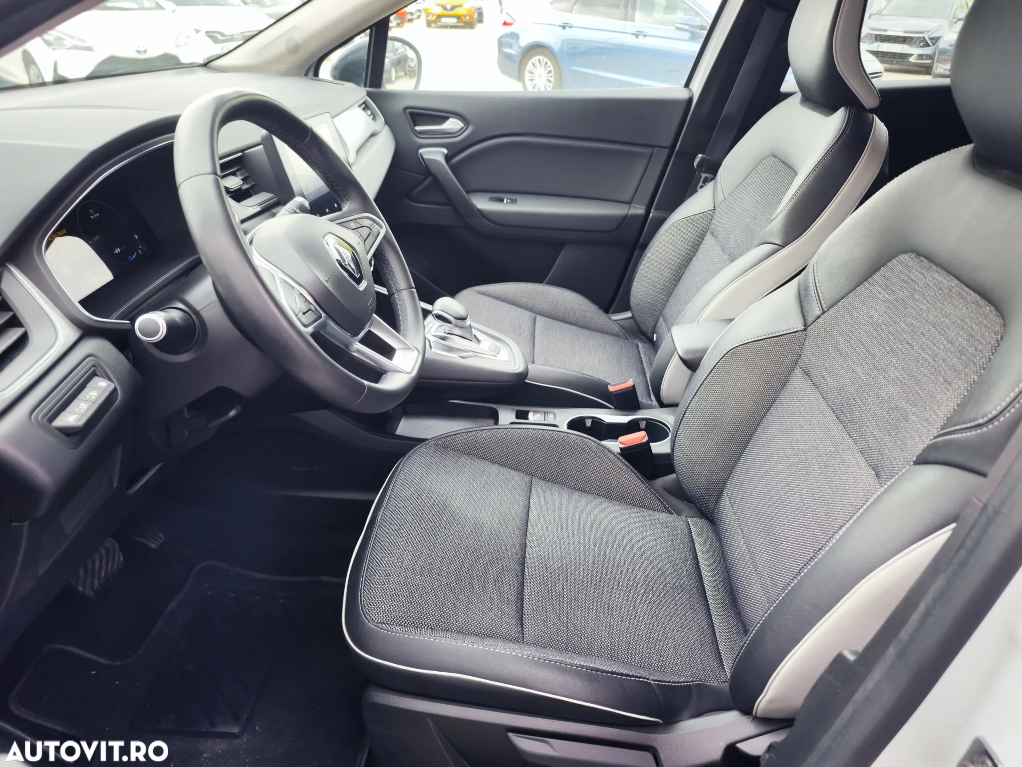Renault Captur E-TECH PLUG-in 160 INTENS - 13