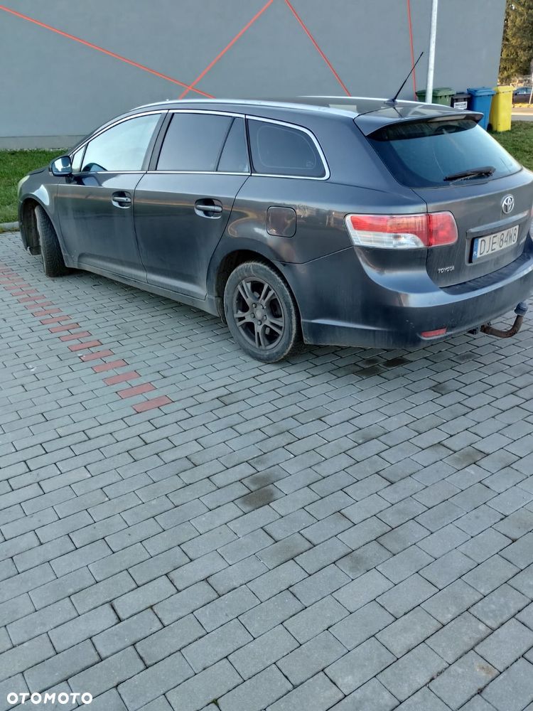 Toyota Avensis 2.0 D-4D Luna - 4