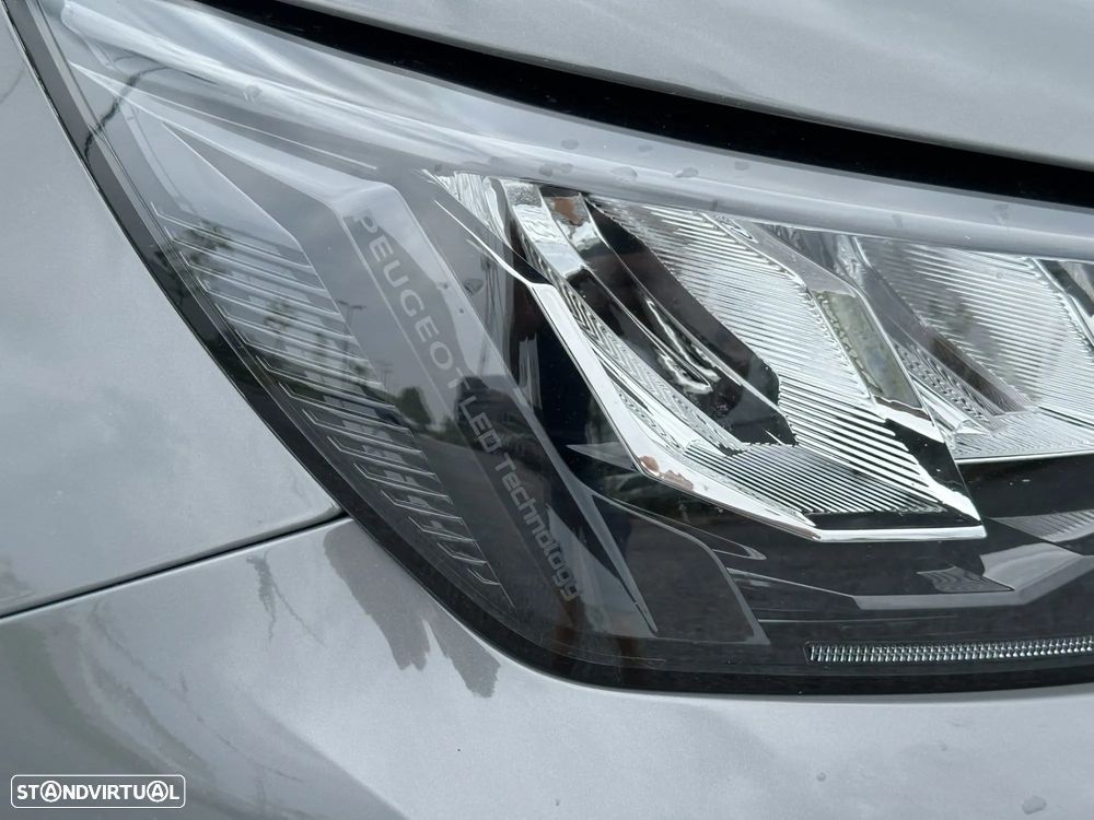 Peugeot e-2008 Allure - 6