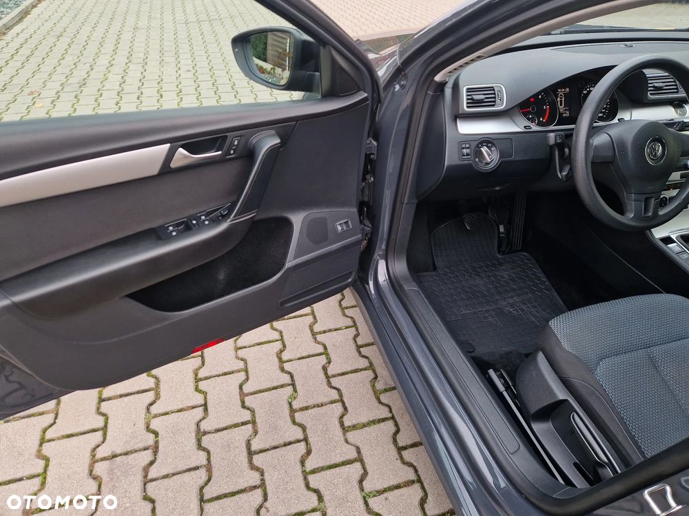 Volkswagen Passat 1.6 TDI Comfortline - 12