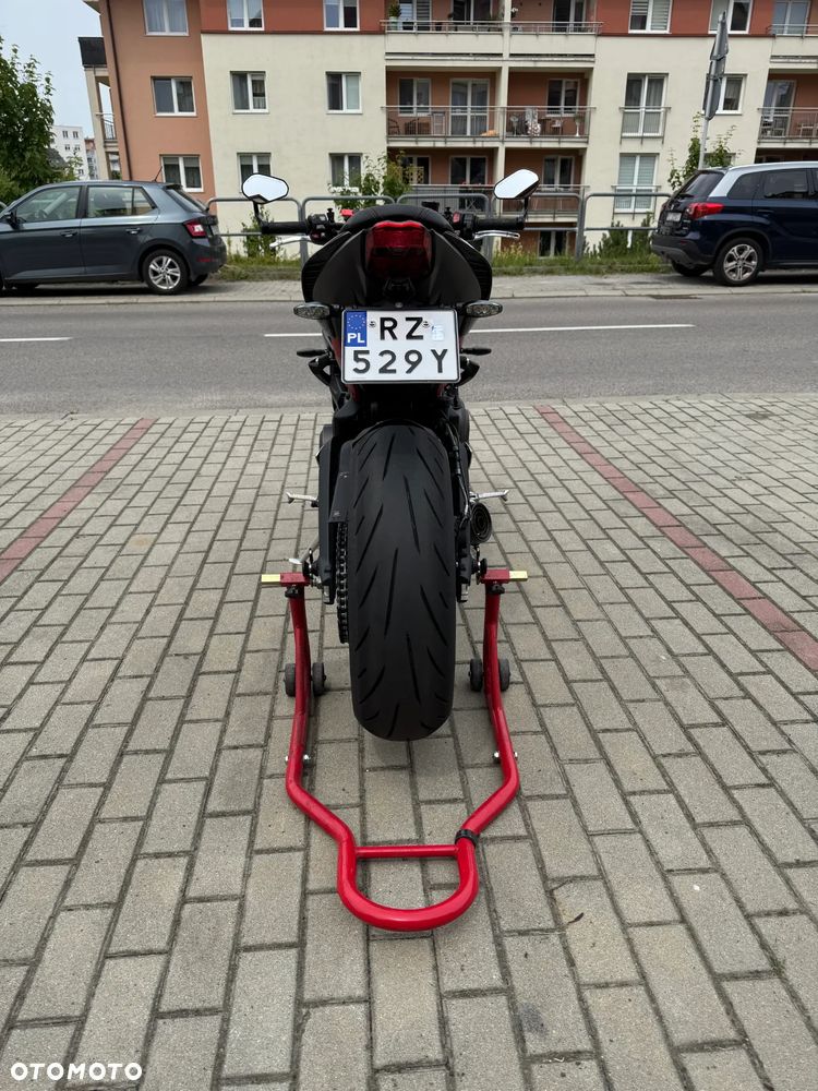 Triumph Street Triple - 8