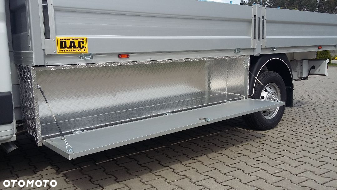 Skrzynka narzędziowa ALU w poprzek skrzyni ładunkowej - 13