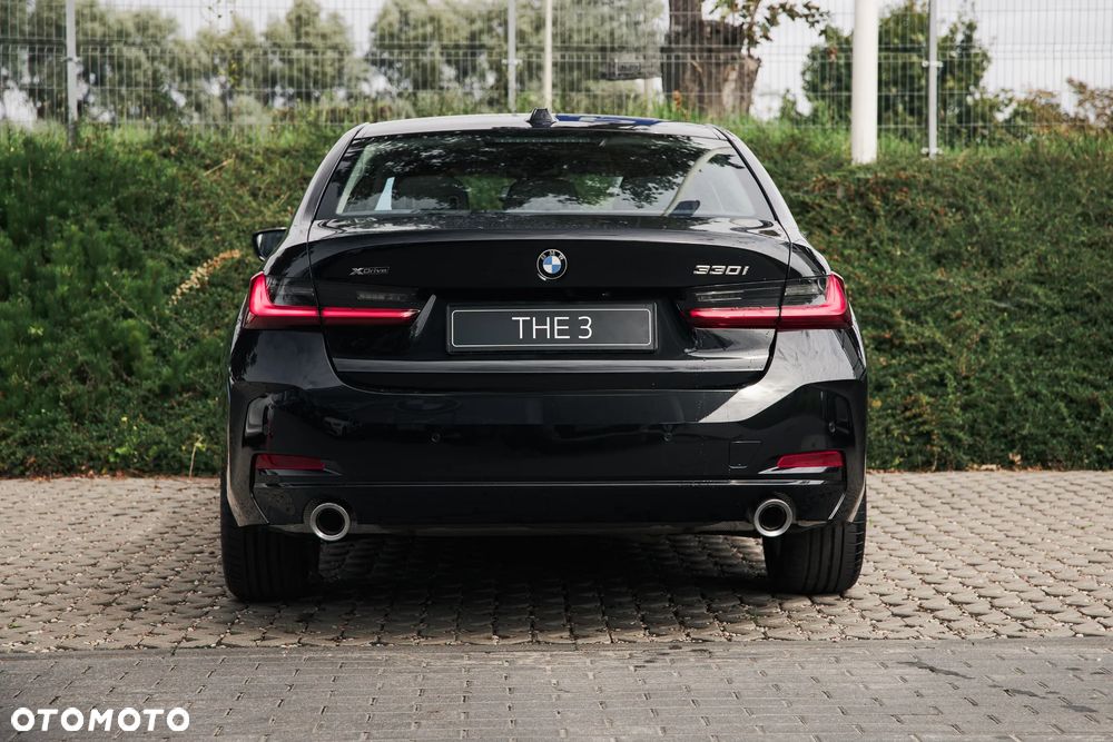 BMW Seria 3 330i xDrive - 5