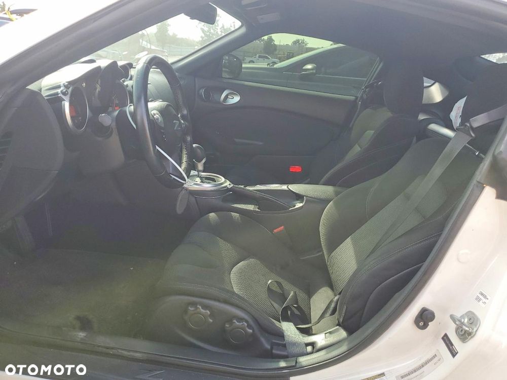 Nissan 370 Z - 8