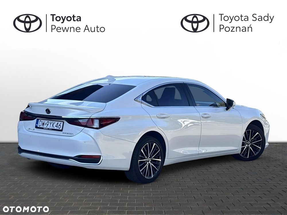 Lexus ES 300h Business Edition - 10