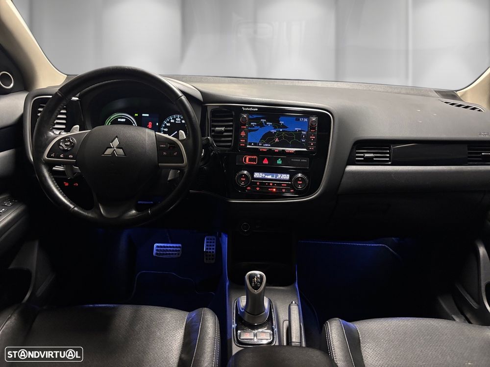 Mitsubishi Outlander - 4