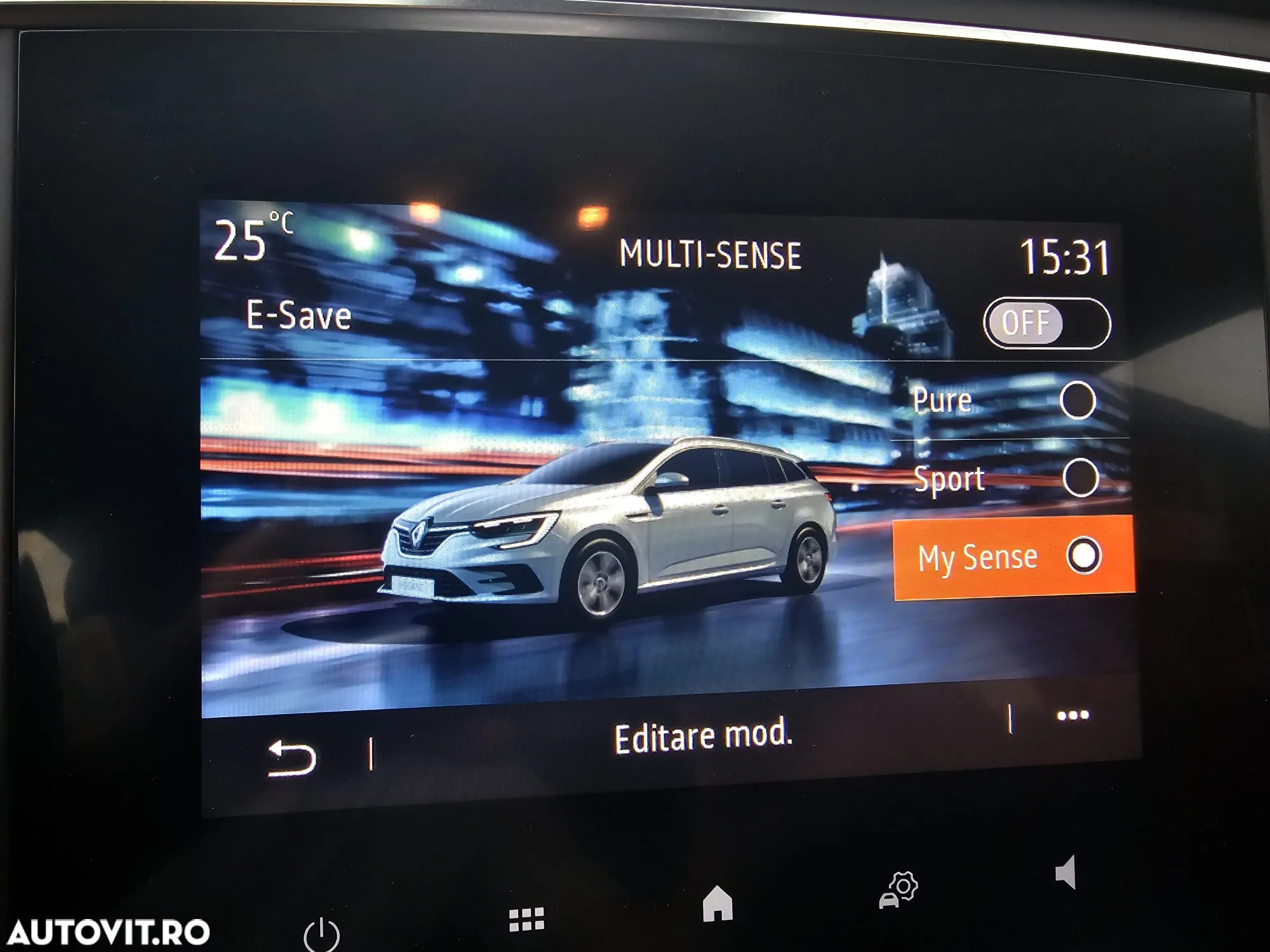 Renault Megane Grandtour E-TECH Plug-in 160 BUSINESS EDITION - 18
