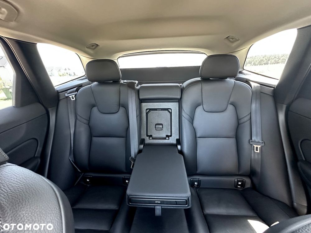 Volvo XC 60 B5 B AWD Plus Dark - 7
