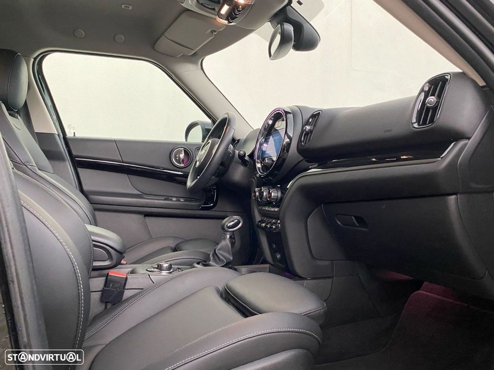 MINI Countryman Cooper SE Premium Classic Auto - 18