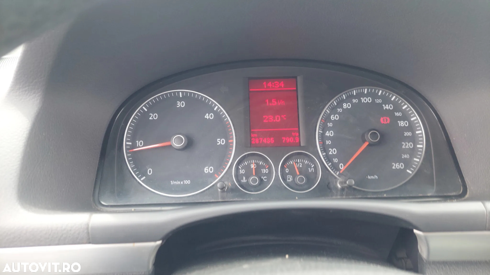Volkswagen Touran - 4