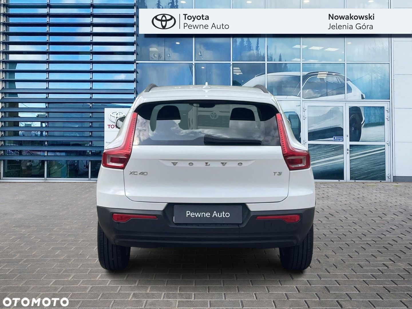 Volvo XC 40 T3 Momentum Core - 4