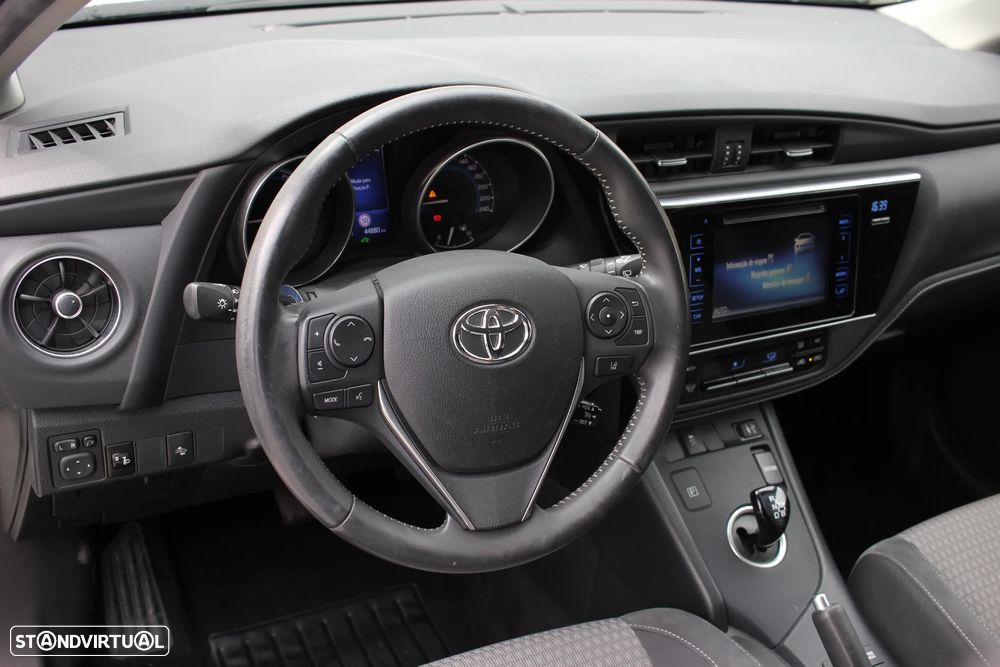 Toyota Auris Touring Sports 1.8 HSD Comfort +P.Techno+P.Sport - 11