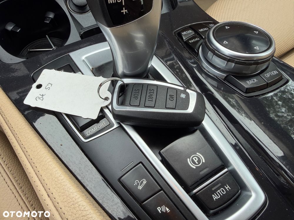 BMW Seria 5 525d xDrive - 16