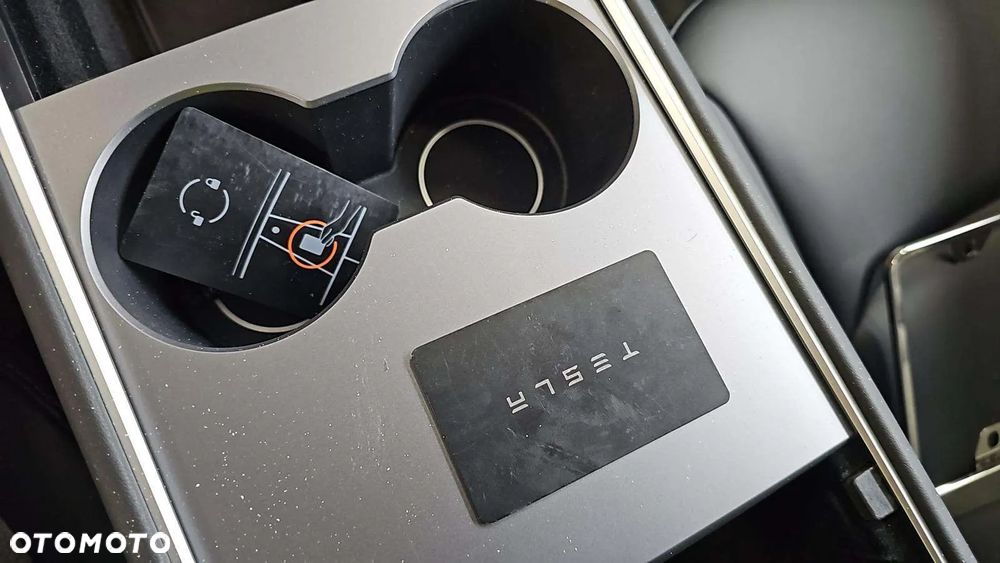 Tesla Y 83.1kWh Long Range AWD - 13