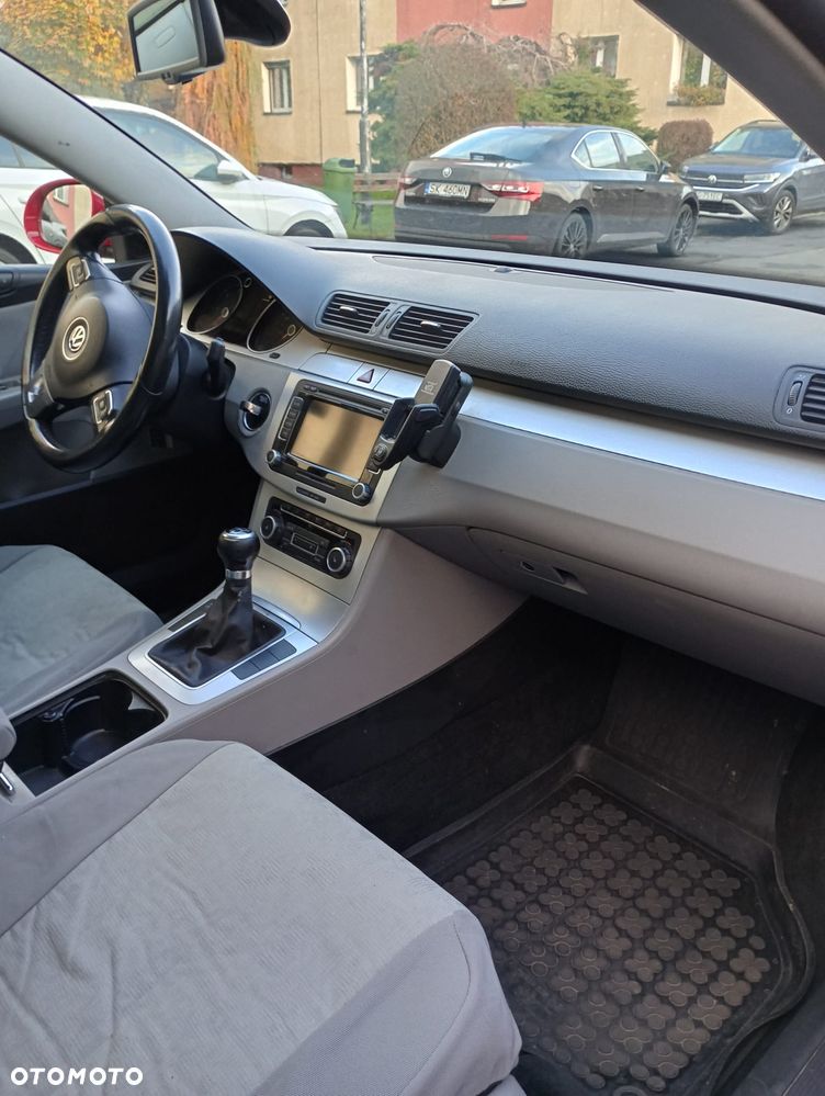 Volkswagen Passat 2.0 TDI Comfortline - 4
