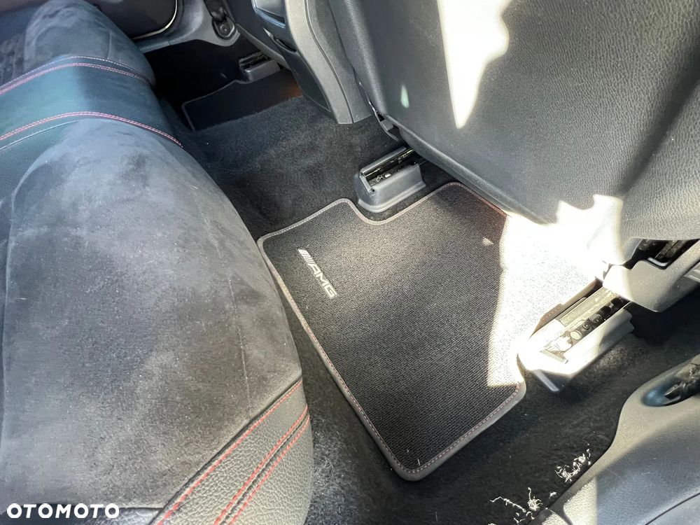 Mercedes-Benz CLA 180 7G-DCT AMG Line - 26