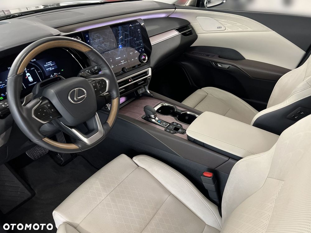 Lexus RX 450h+ Omotenashi - 16