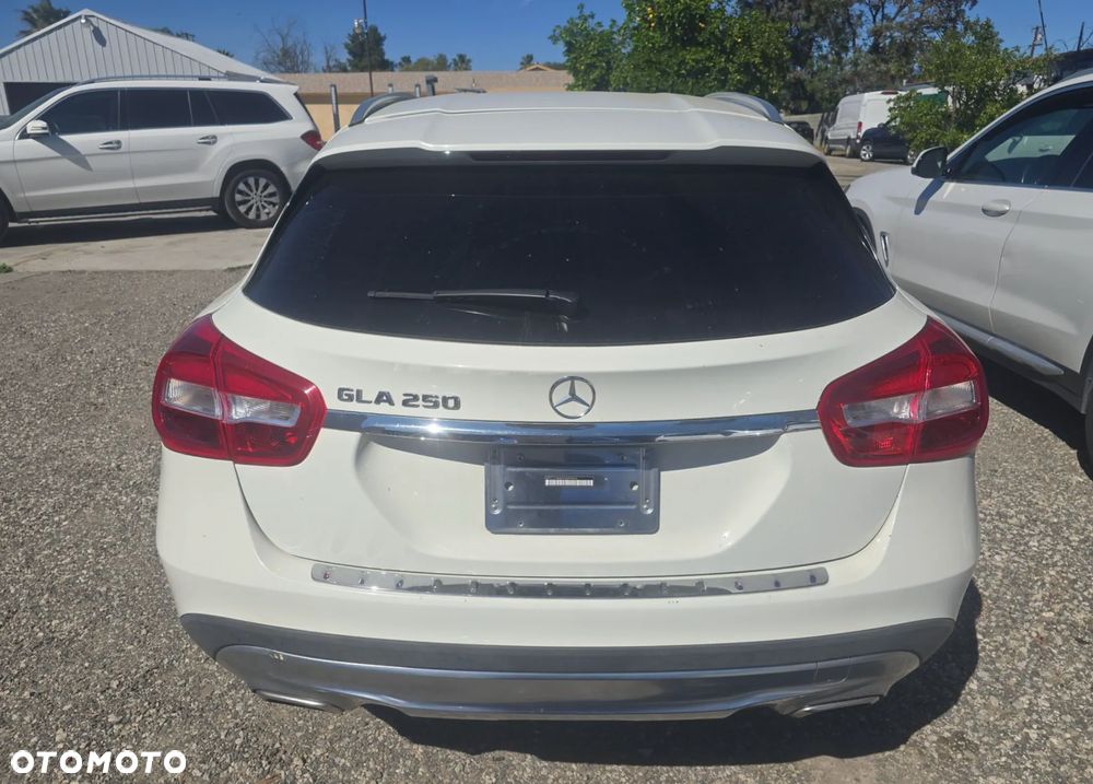 Mercedes-Benz GLA 250 4Matic 7G-DCT Urban - 5