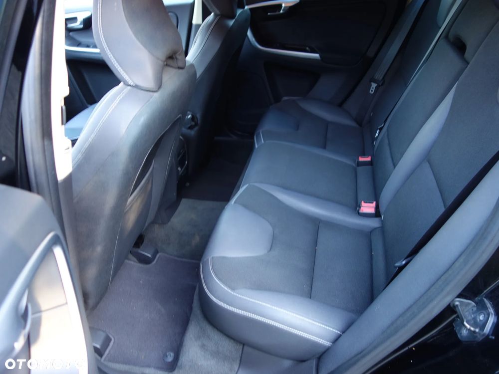Volvo XC 60 2.4D Momentum - 16