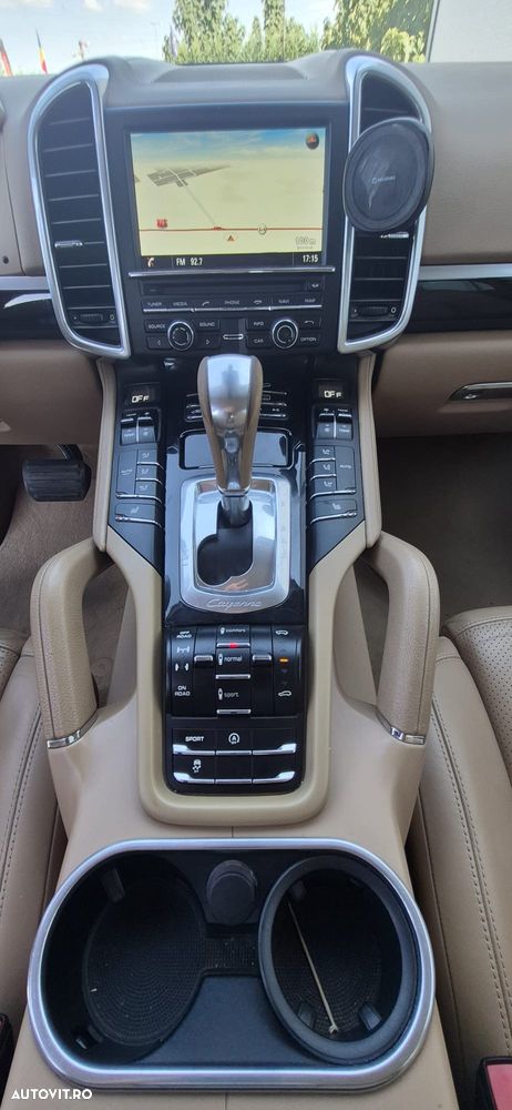 Porsche Cayenne - 12
