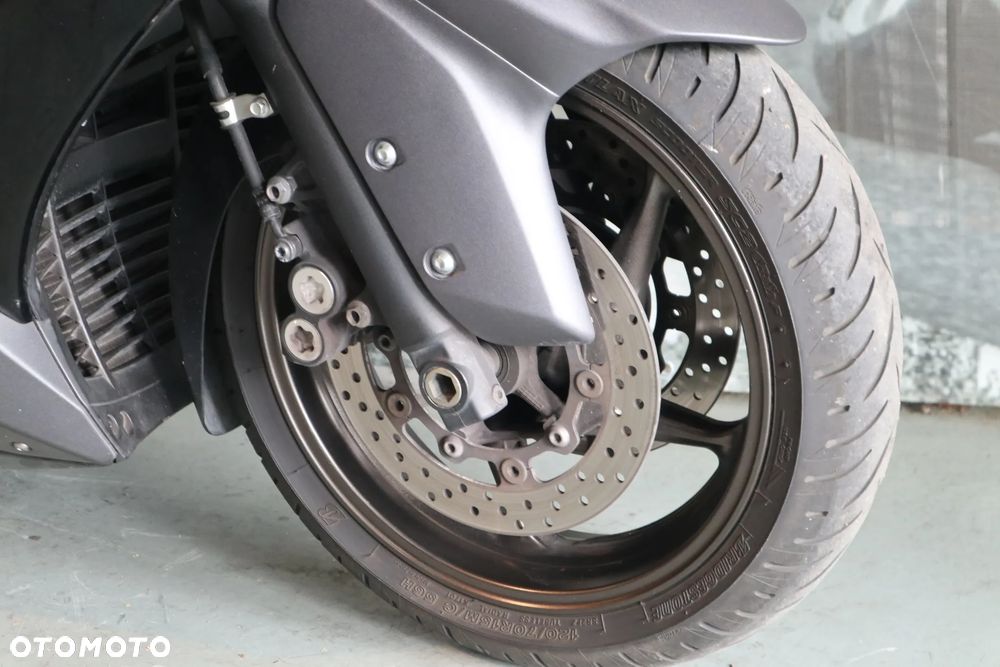 Yamaha Tmax - 15