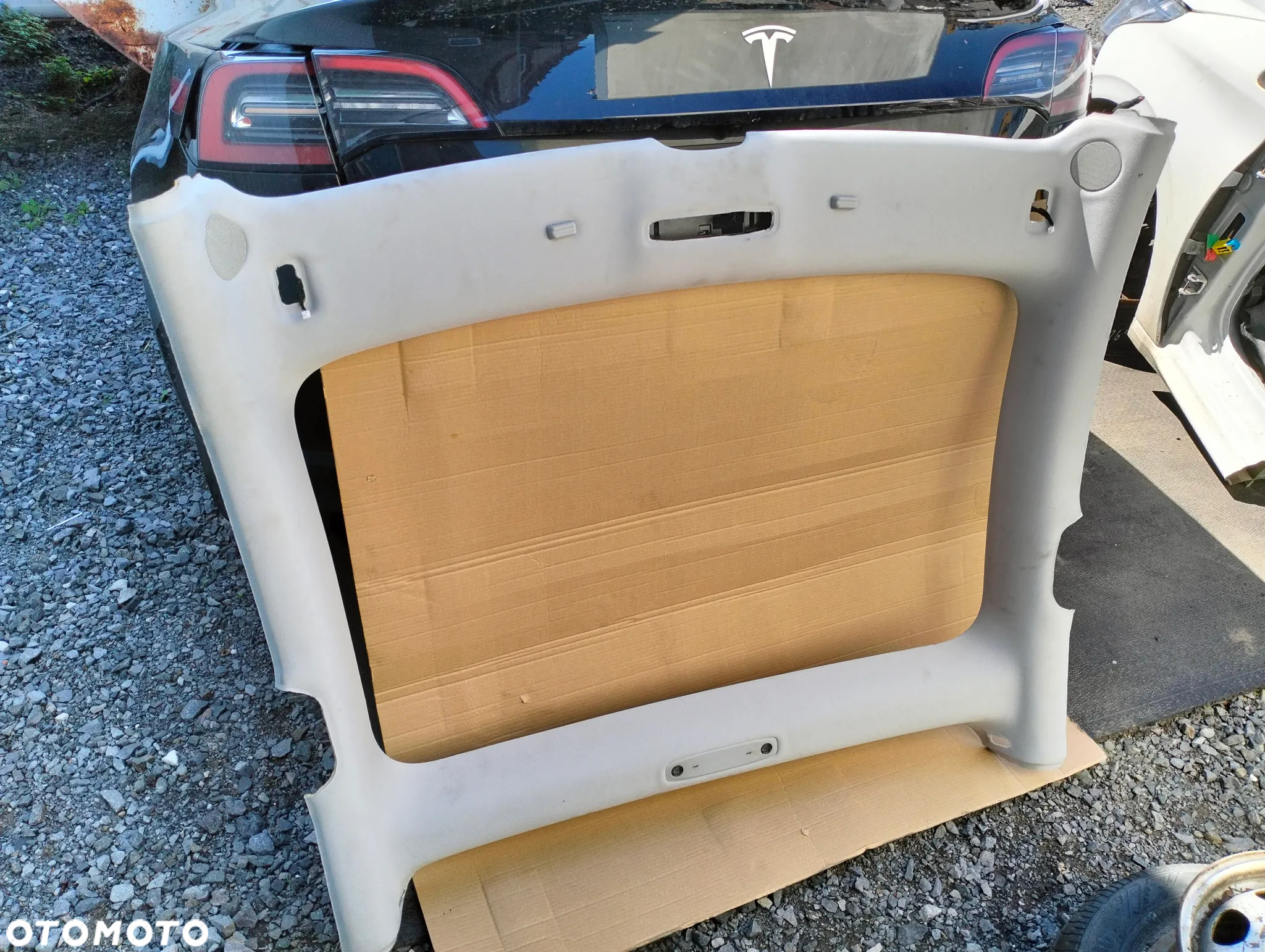 tesla 3 podsufitka - 2