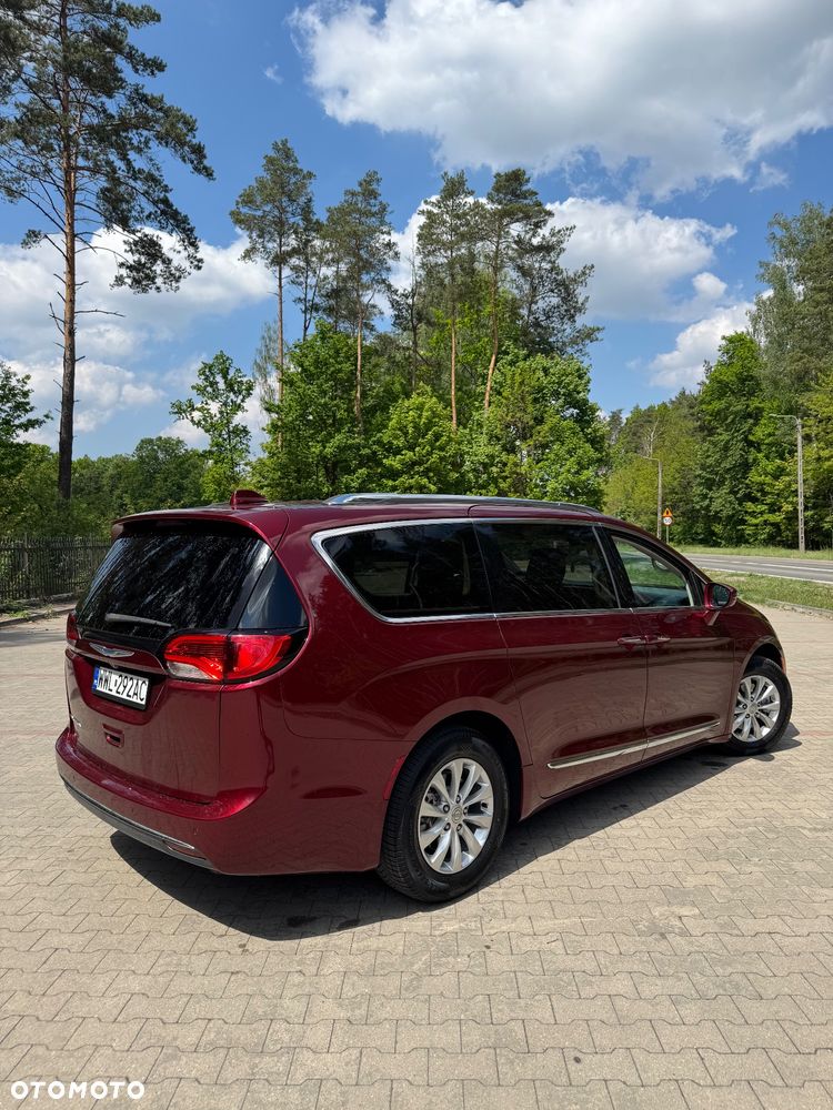 Chrysler Pacifica - 4