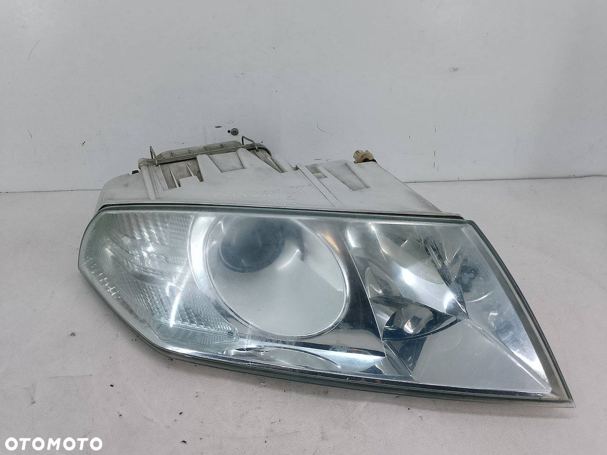 LAMPA PRZÓD PRAWA XENON SKODA OCTAVIA II 2.0 FSI KOMBI - 1