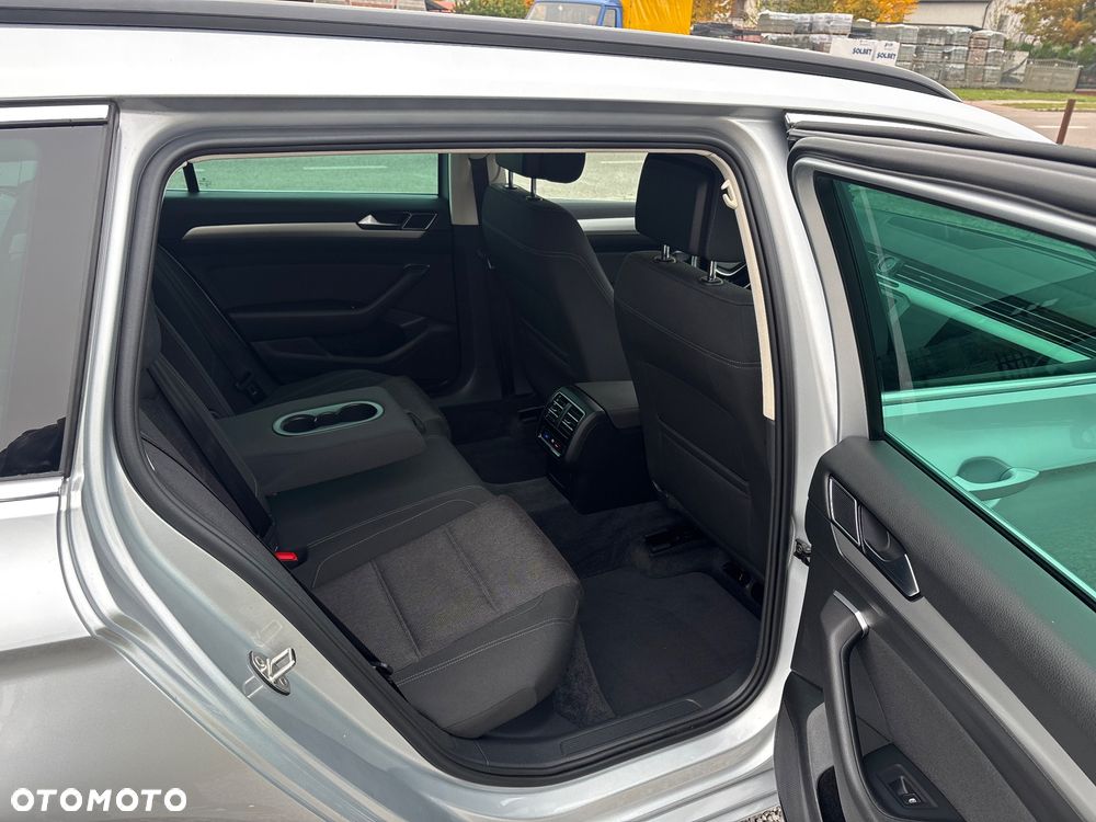 Volkswagen Passat - 13