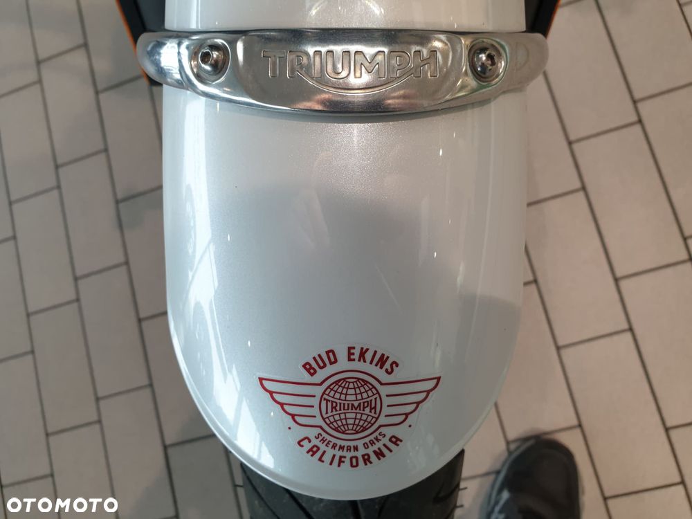 Triumph Bonneville - 16