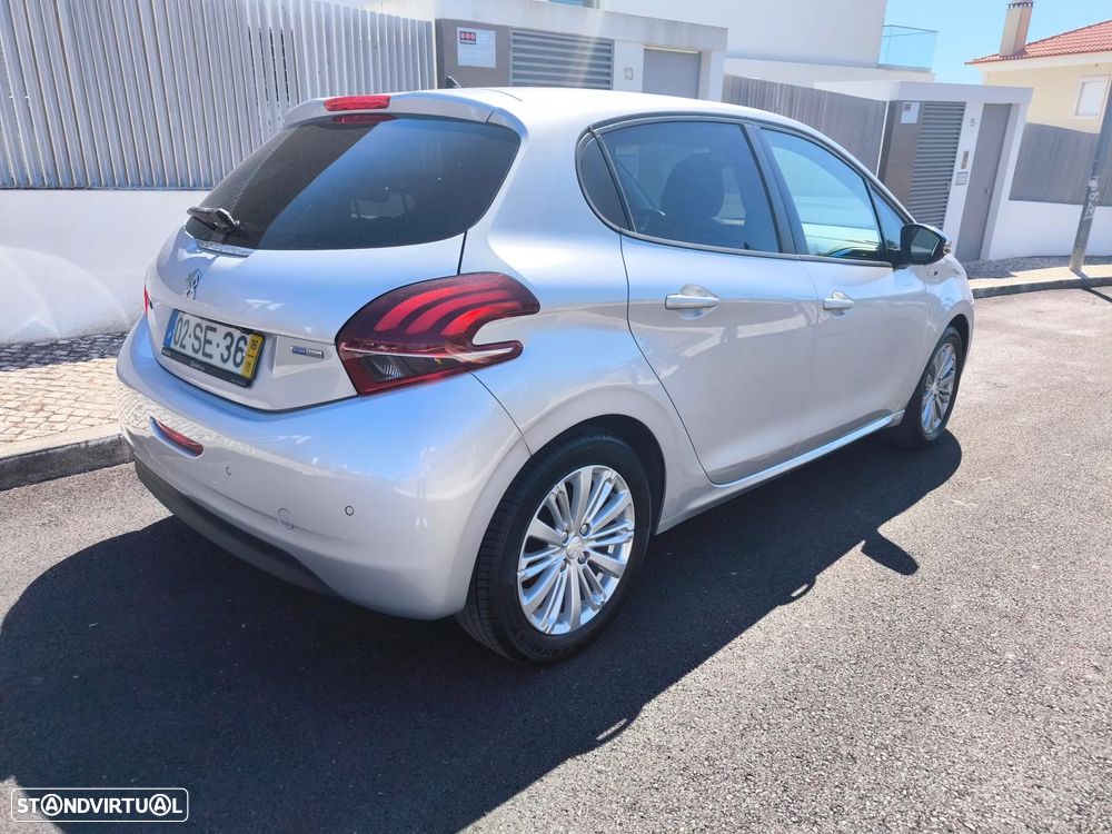 Peugeot 208 1.2 PureTech Style - 5