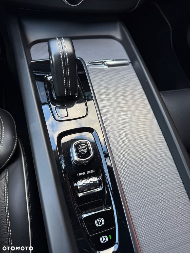 Volvo XC 60 B4 D AWD R-Design - 18