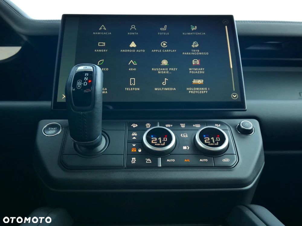 Land Rover Defender - 38