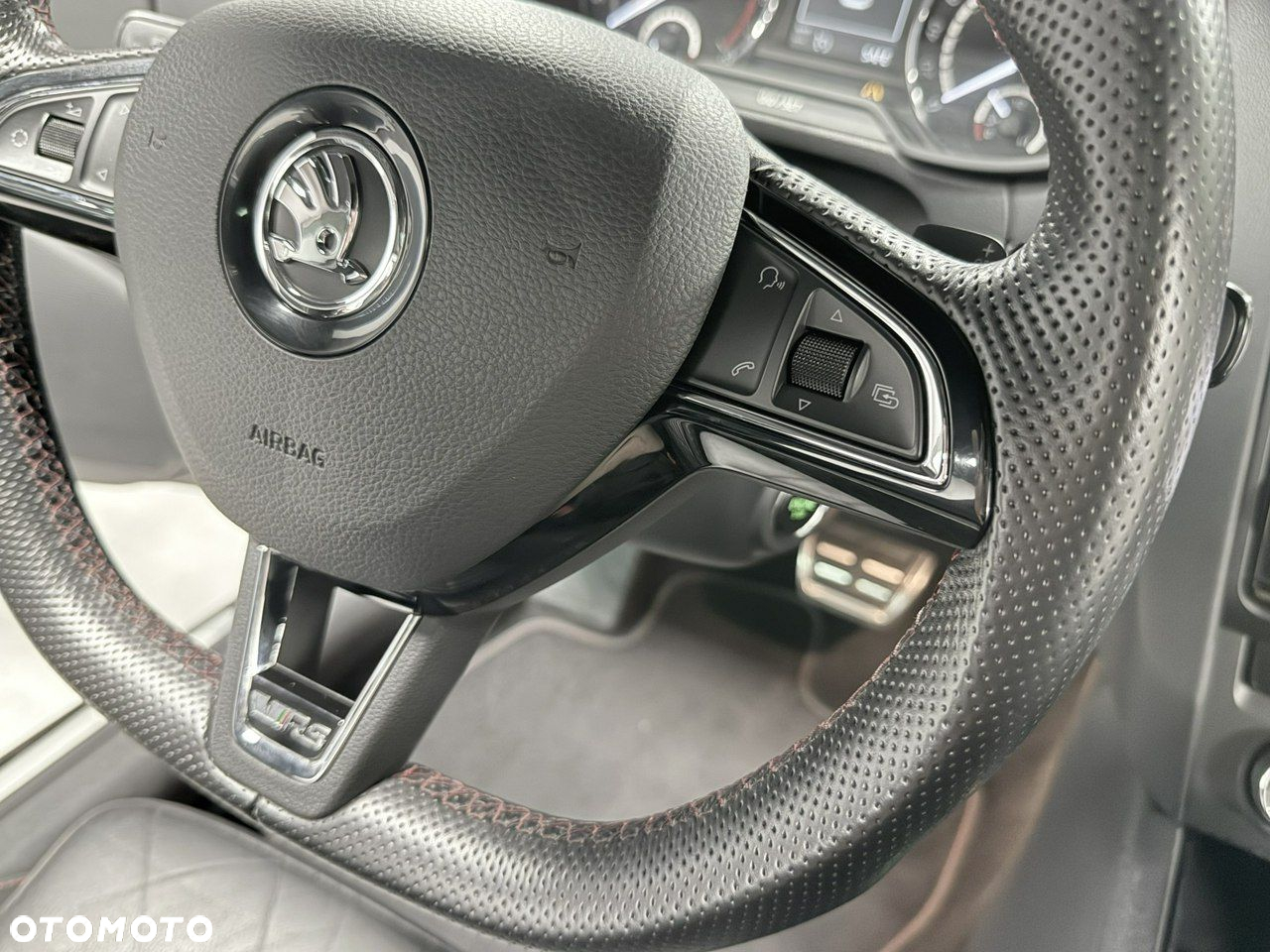 Skoda Octavia Combi 2.0 TDI DSG RS - 32